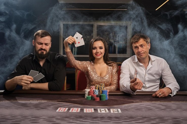 Aplikasi mobile sor 777 menampilkan meja dealer langsung dan permainan slot